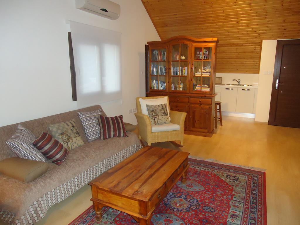Petralona Apartment Agios Athanasios Стая снимка