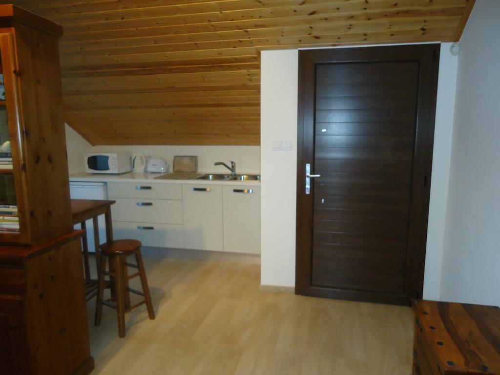 Petralona Apartment Agios Athanasios Екстериор снимка