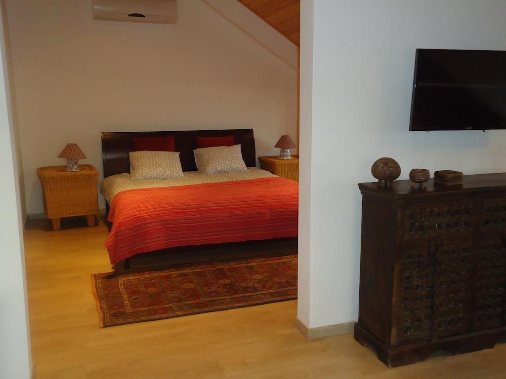Petralona Apartment Agios Athanasios Стая снимка