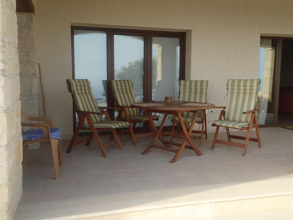 Petralona Apartment Agios Athanasios Екстериор снимка