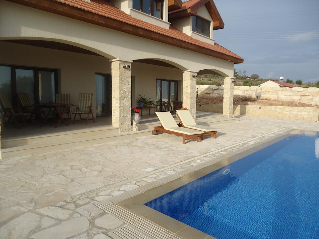 Petralona Apartment Agios Athanasios Екстериор снимка
